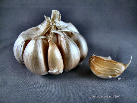 unusual-uses-for-garlic-3.jpg