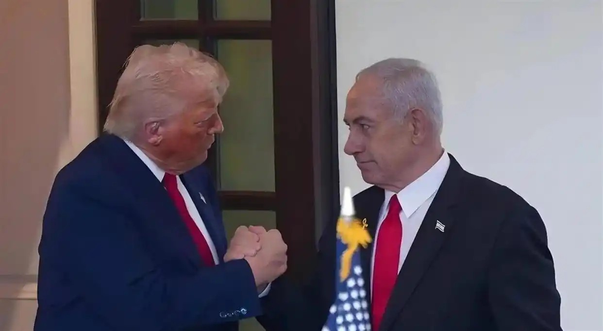 �ڹ�����̨�ϣ�����Ҳ�Եÿ�ǰ������ Ӣ��fdd.jpg