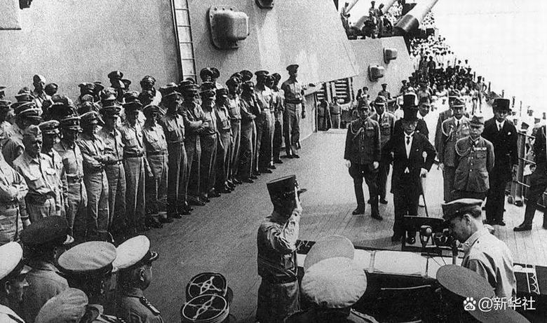 4-1945��9��2�գ��ձ�Ͷ����ʽ�ڶ����塰������ž����Ͼ��С��»��緢d5.jpg