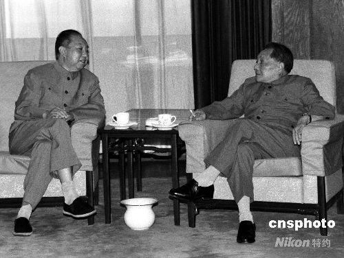ͼΪ1987�꣬��Сƽ�뻪�����ڳ�ϯȫ������������ȫ������ڼ�����Ϣ�ҽ�̸0.jpg
